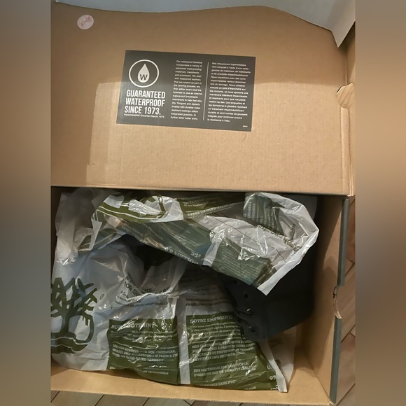 S.O.L.D.   WOMEN'S TIMBERLAND PREMIUM 6-INCH WATERPROOF BOOTS - Picture 9 of 9